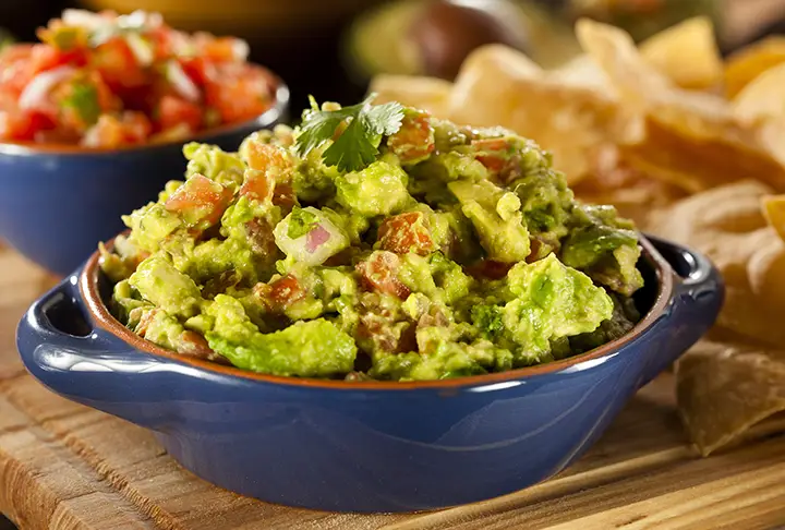 Avokado ve Limonlu Zeytinyağlı Salata Tarifi